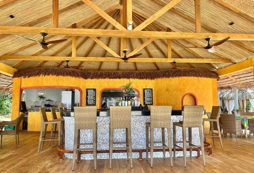 هتل Coco Grove Beach Resort, Siquijor Island