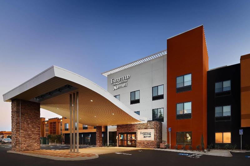 호텔 Fairfield Inn & Suites By Marriott Fresno Yosemite International Airport