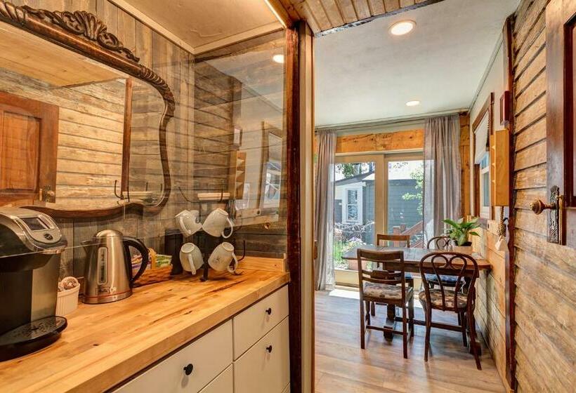 호텔 Fireside Inn & Hostel