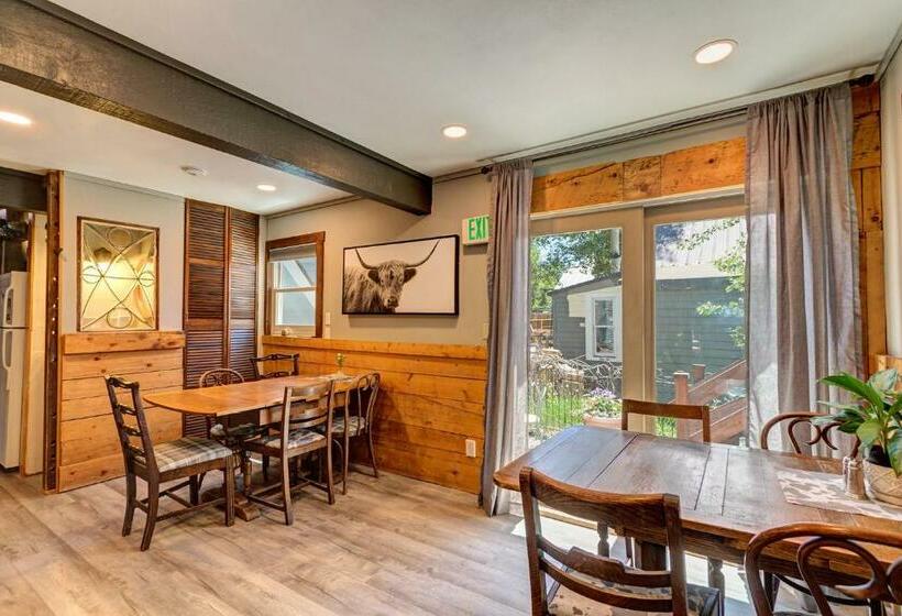 호텔 Fireside Inn & Hostel