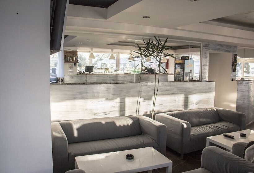 בית מלון כפרי Hostel Poolside