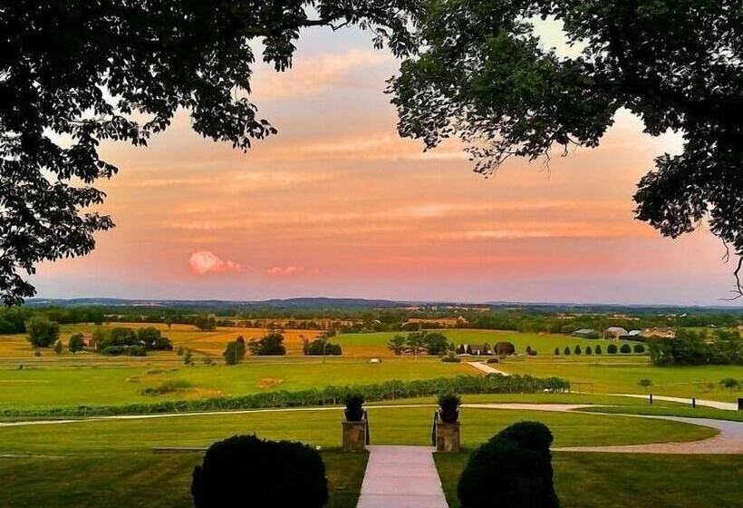 فندق Inn At Springfield Manor