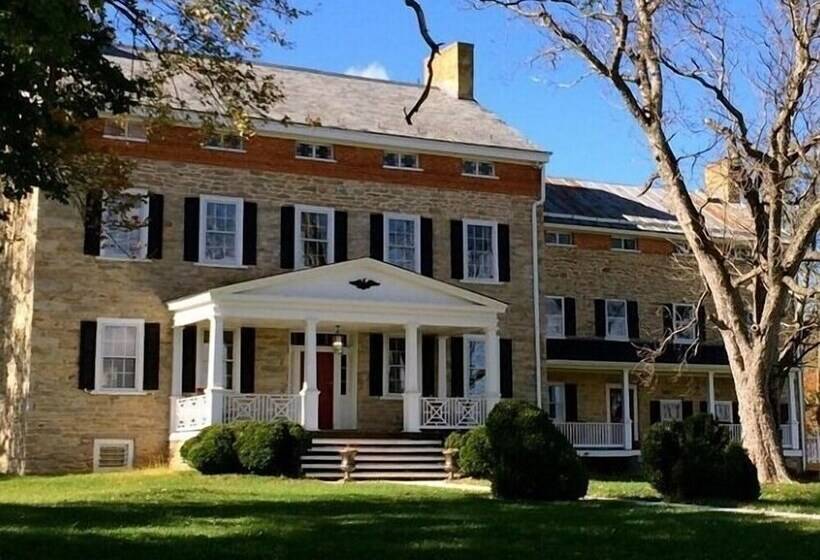 فندق Inn At Springfield Manor