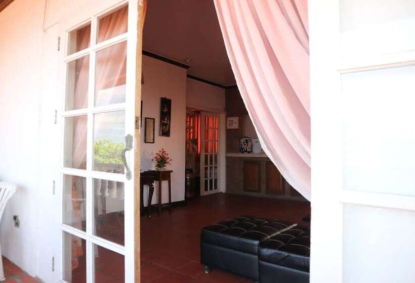 هتل Isla Bonita Beach Resort