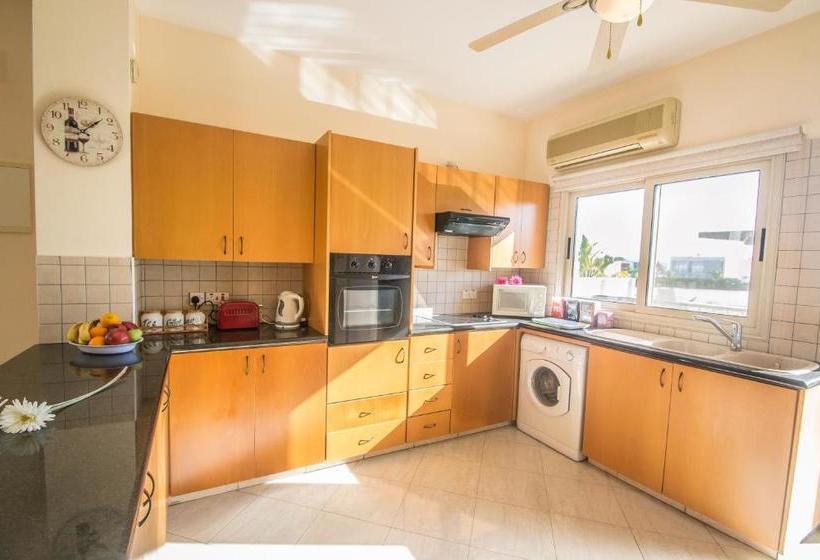 ホテル Kapparis Family Holidays