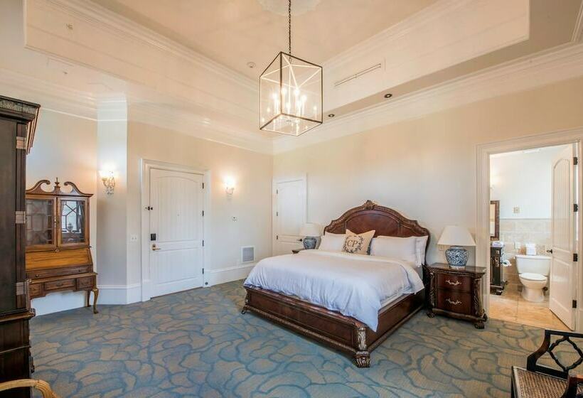 Отель The Kentucky Castle