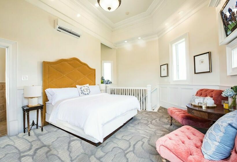 Отель The Kentucky Castle