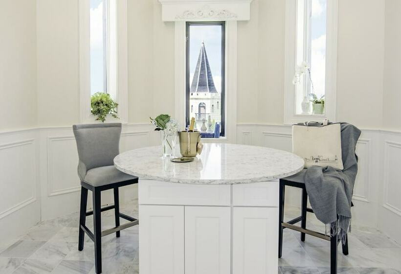 Отель The Kentucky Castle