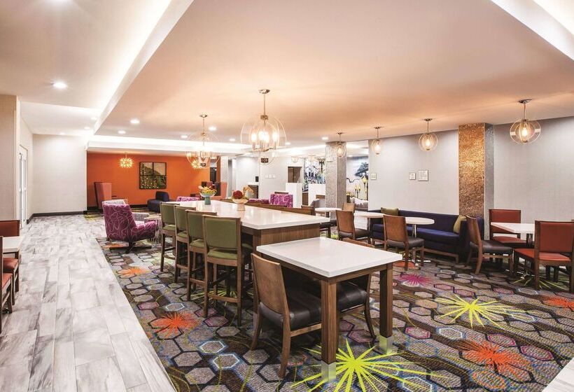 فندق La Quinta Inn & Suites Port Allen La