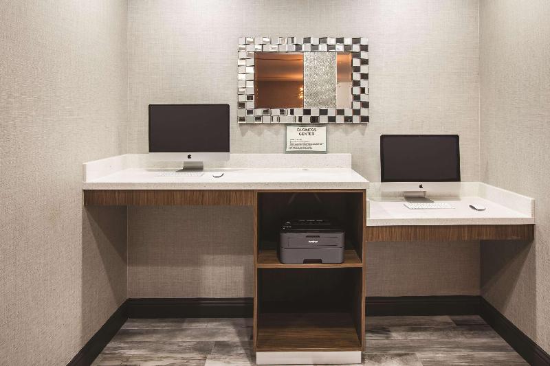 فندق La Quinta Inn & Suites Port Allen La