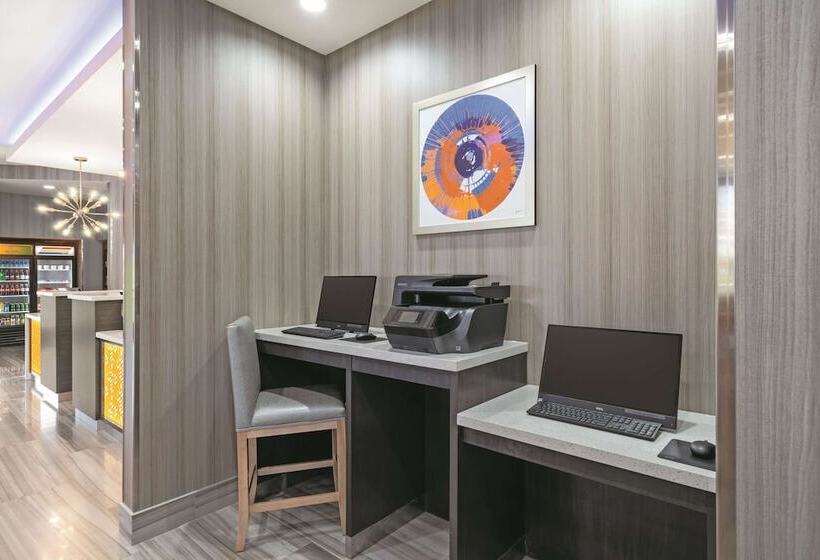 בית מלון כפרי La Quinta By Wyndham Opelika Auburn