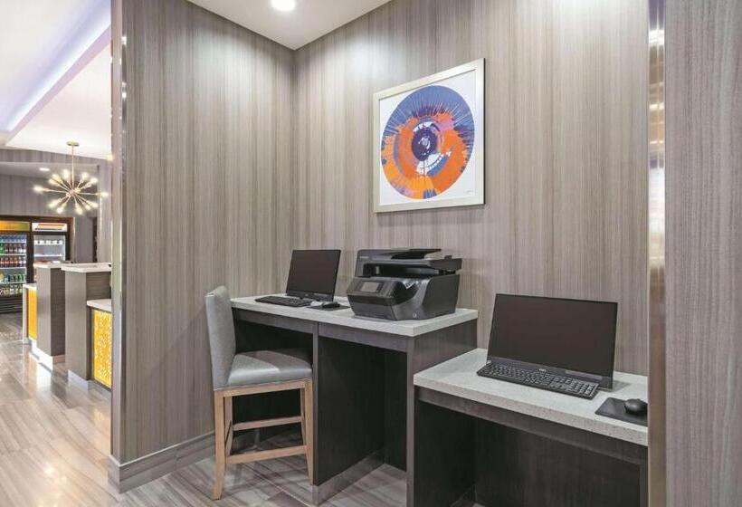 בית מלון כפרי La Quinta By Wyndham Opelika Auburn