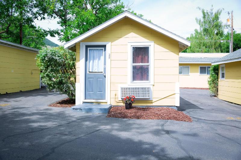 فندق Lamplighter Cabins & Suites