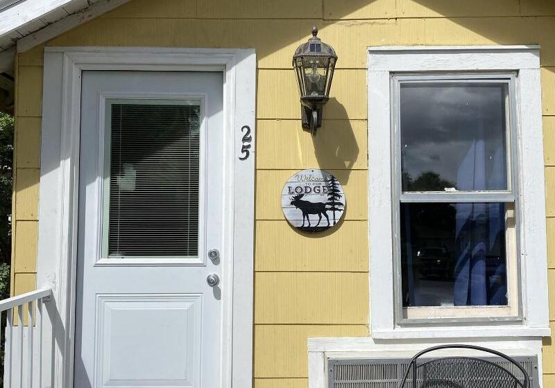 فندق Lamplighter Cabins & Suites