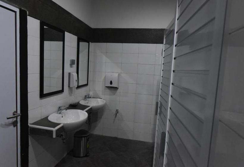 酒店 Legian Capsule