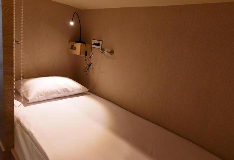 酒店 Legian Capsule