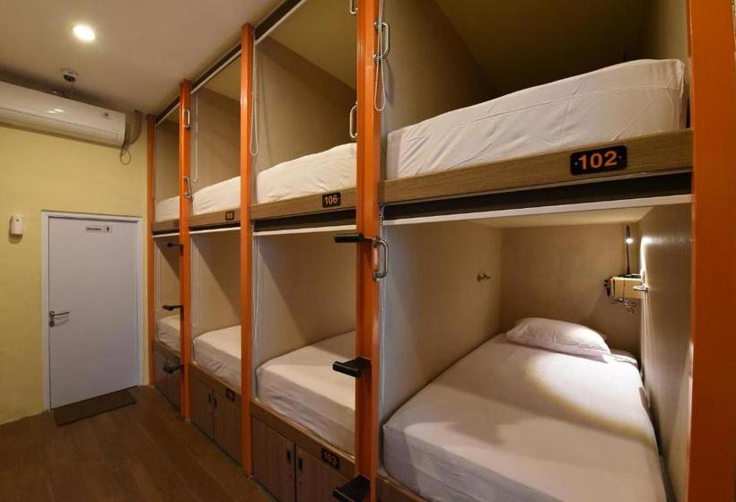 Отель Legian Capsule