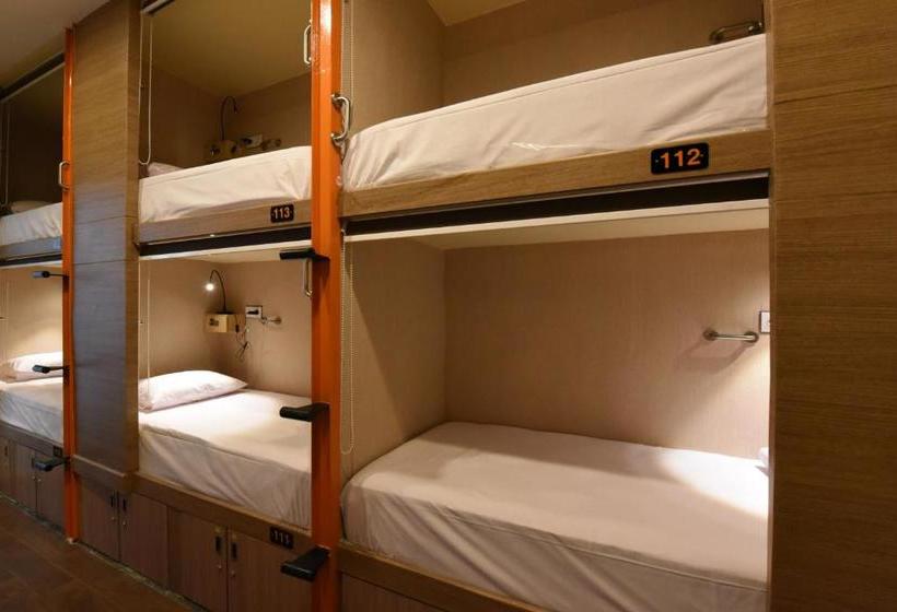 Отель Legian Capsule