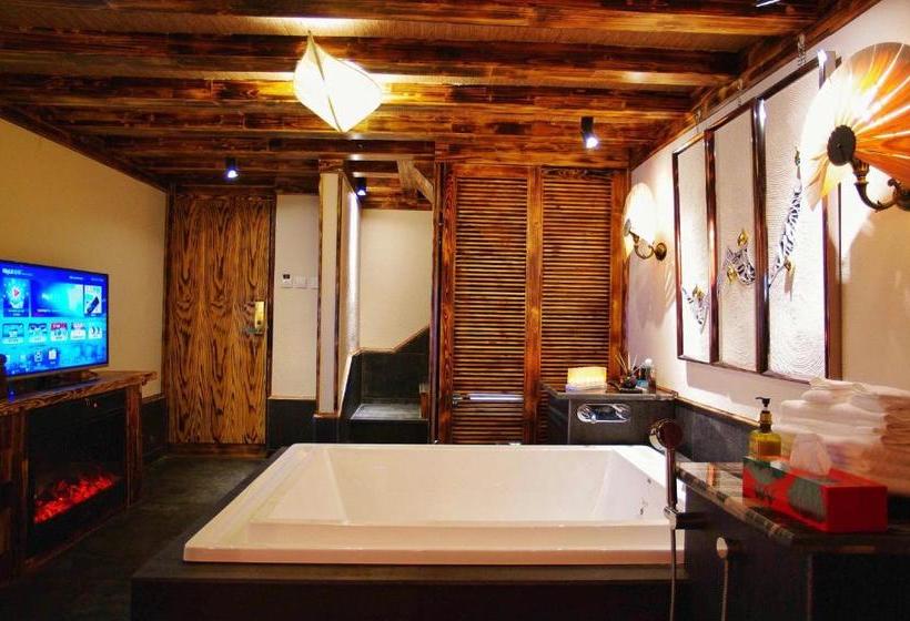 בית מלון כפרי Lijiang Spiritual Utopia