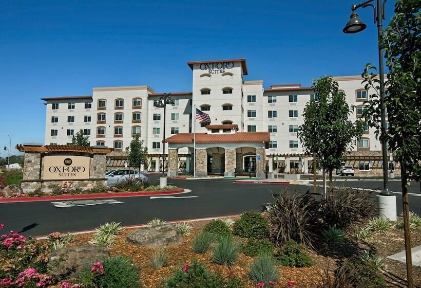 Отель Oxford Suites Sonoma Rohnert Park