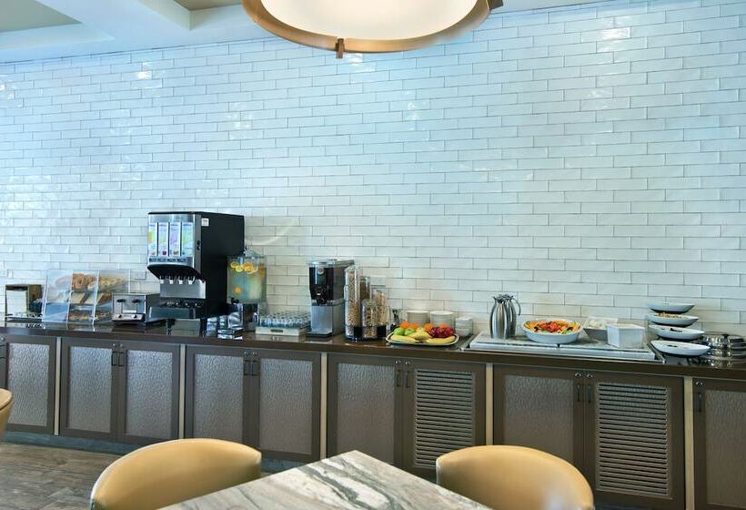 בית מלון כפרי Oxford Suites Sonoma Rohnert Park