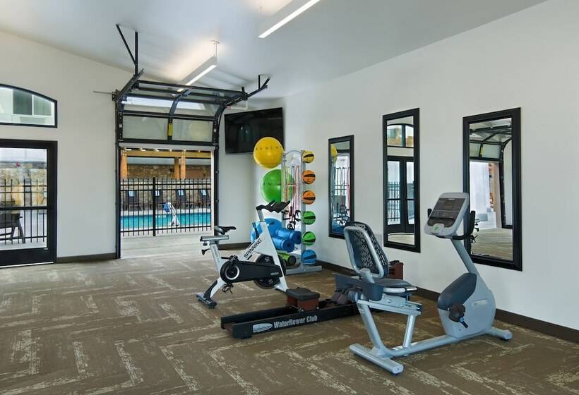 בית מלון כפרי Oxford Suites Sonoma Rohnert Park