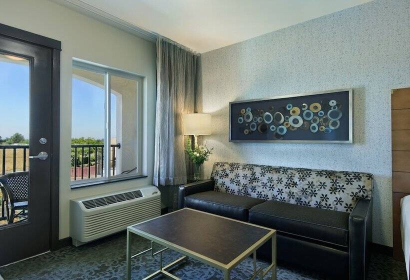 בית מלון כפרי Oxford Suites Sonoma Rohnert Park