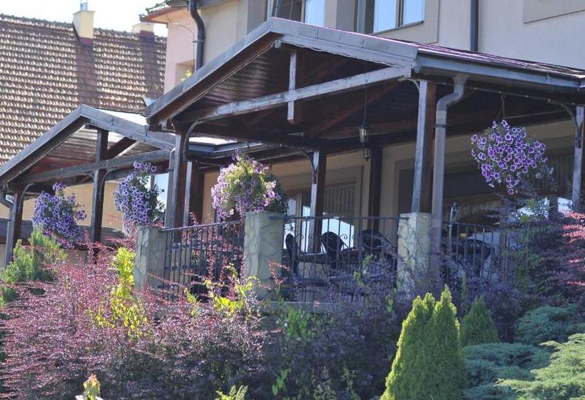 Отель Penzión Oravia