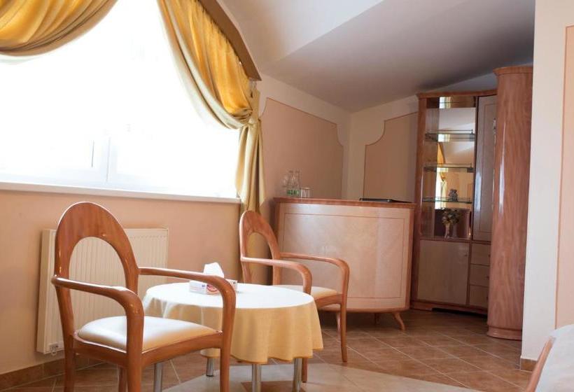 Отель Penzión Oravia