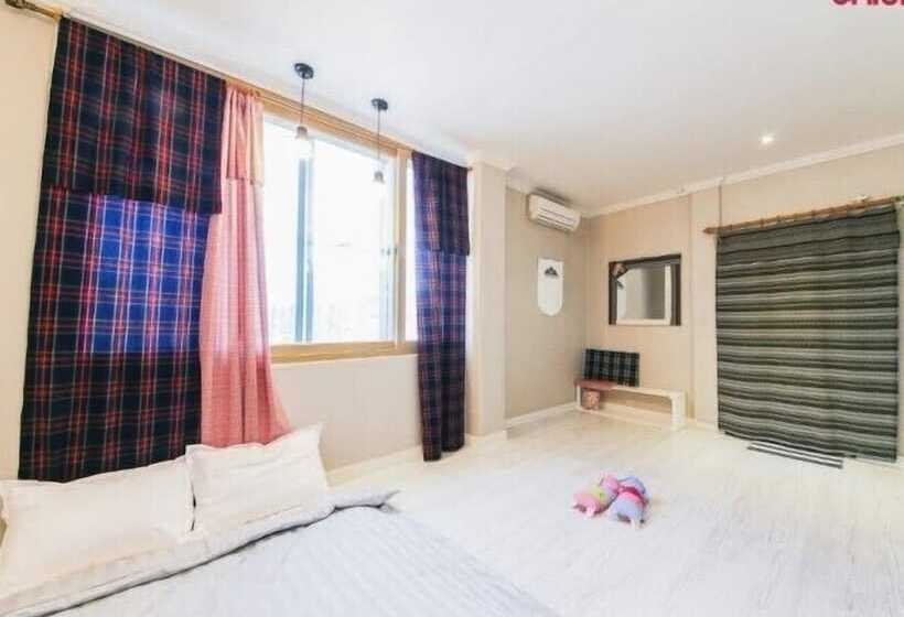 Отель Pohang Youngildae Guesthouse