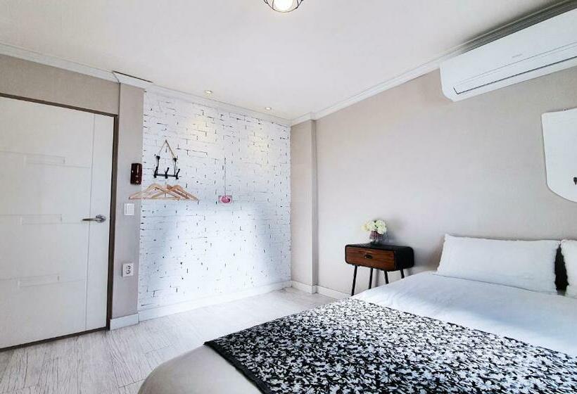 Отель Pohang Youngildae Guesthouse