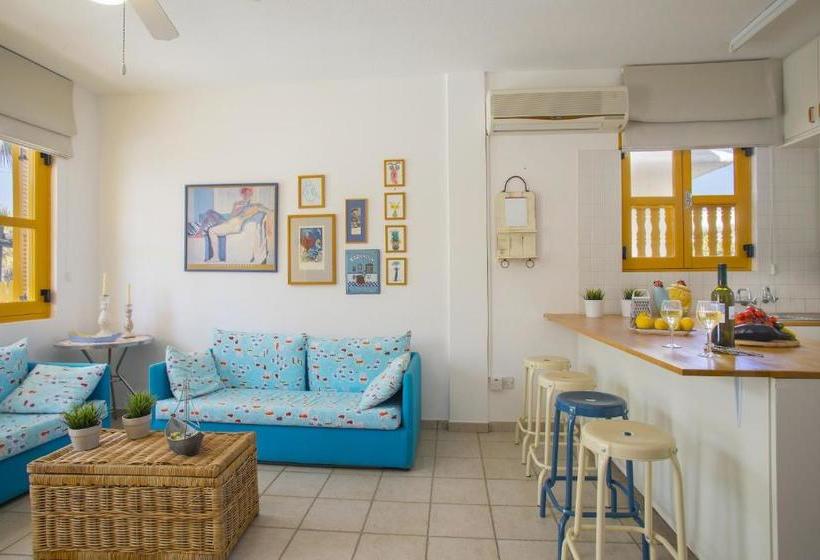 호텔 Protaras Dandelion Cottage