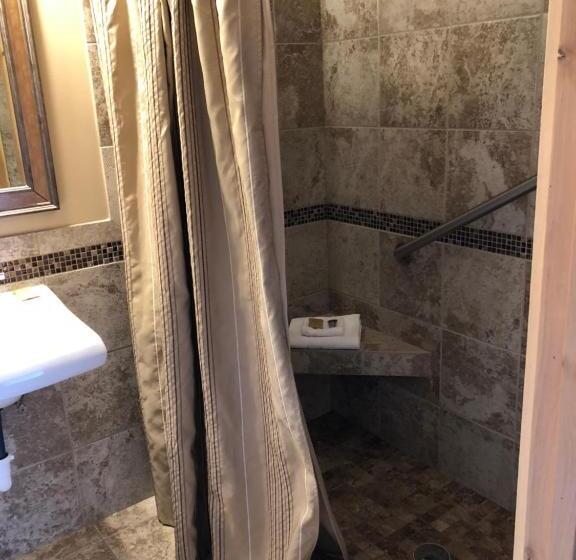 هتل Red Lodge Inn