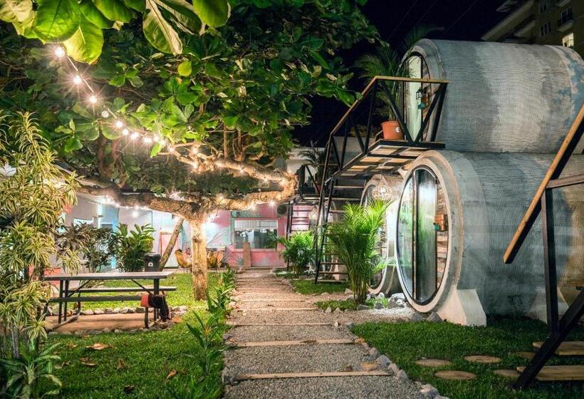 Отель Selina Jaco