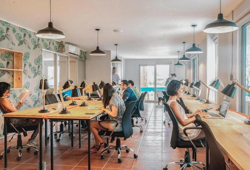 Отель Selina Jaco