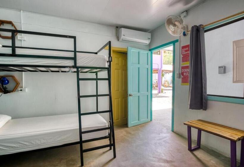 Отель Selina Jaco