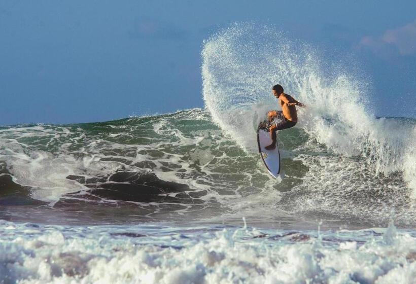 Отель Selina Jaco