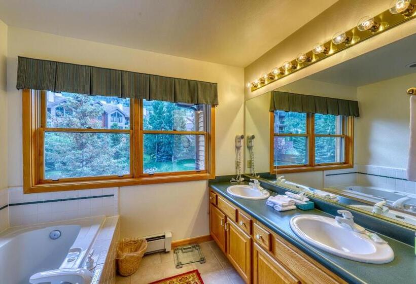 Отель Snake River Village 05