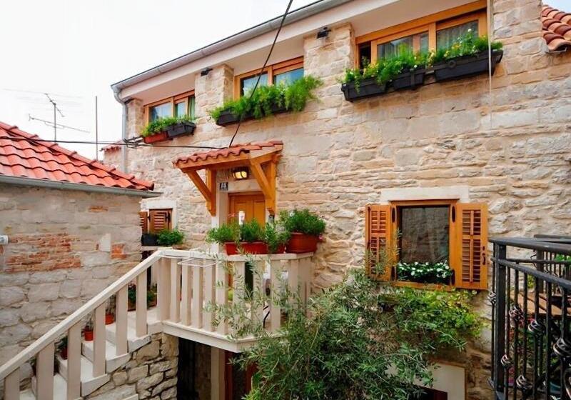 בית מלון כפרי Stone House Luxury Rooms