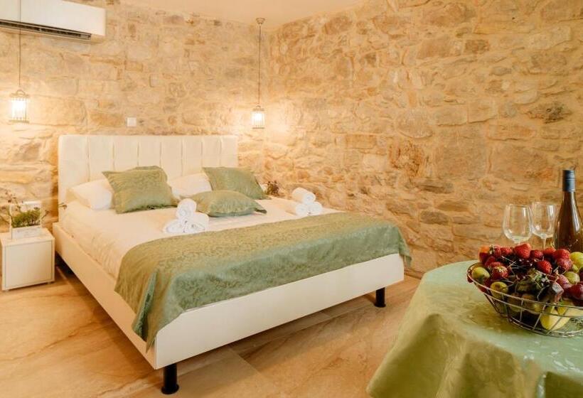 בית מלון כפרי Stone House Luxury Rooms