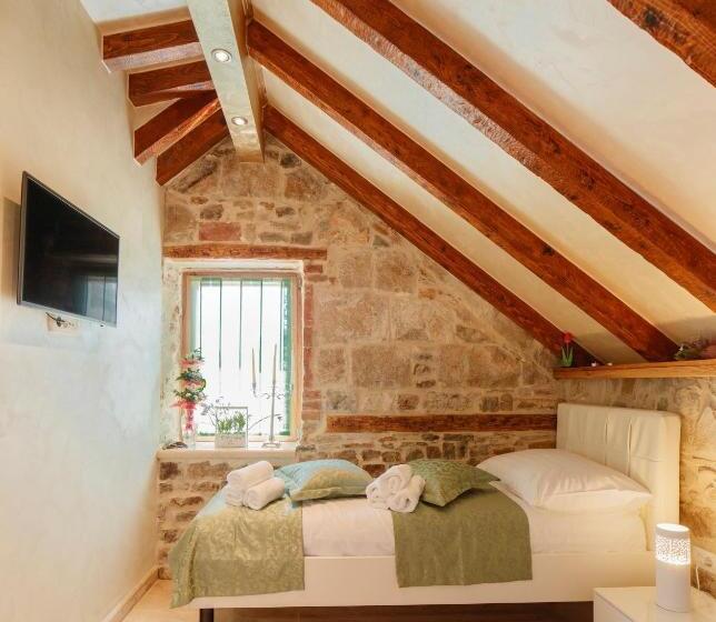 בית מלון כפרי Stone House Luxury Rooms