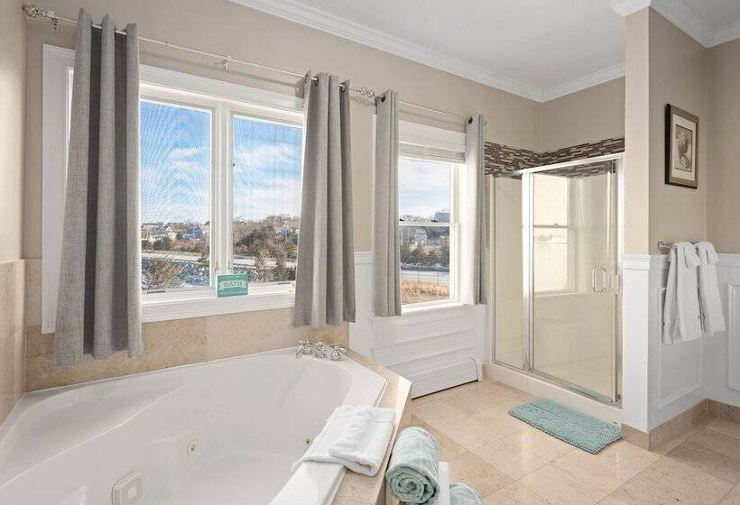 فندق The Beacon Waterfront Inn