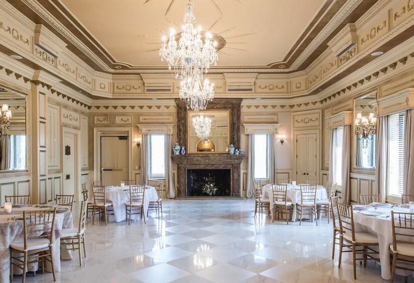 Отель The Kentucky Castle