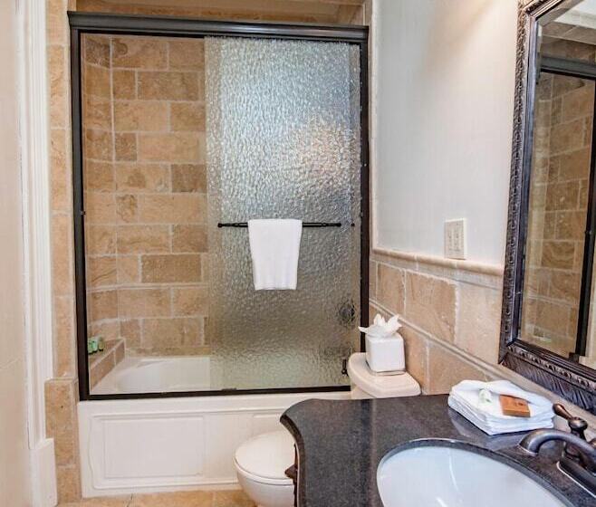 Отель The Kentucky Castle