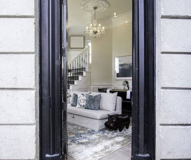 Отель The Kentucky Castle