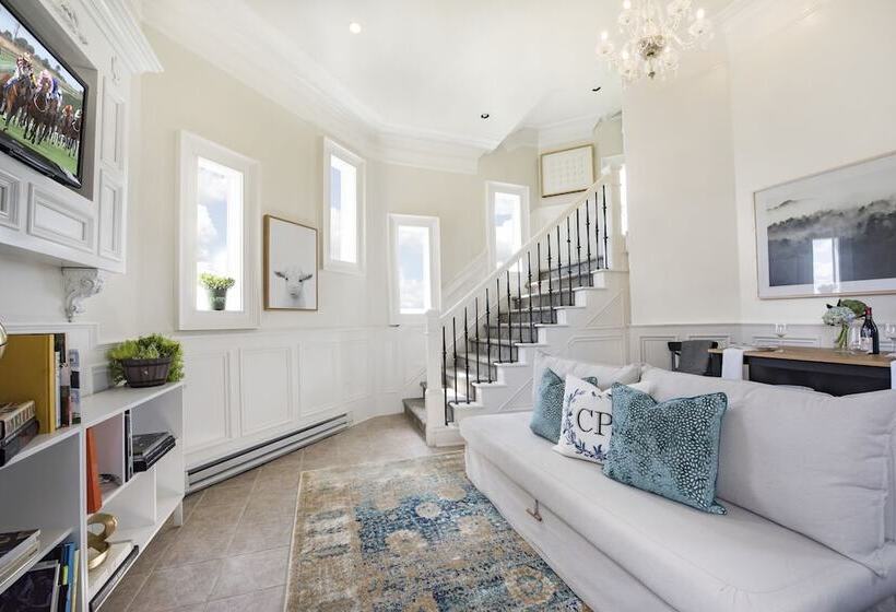 Отель The Kentucky Castle