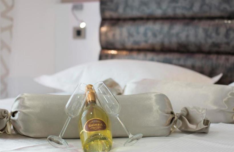 ホテル The Seasons Residence