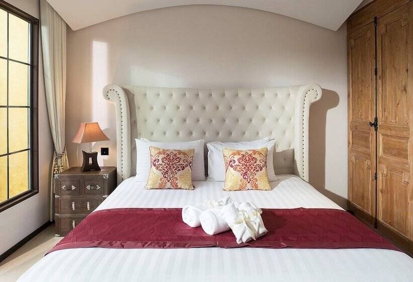 هتل The Symphony Suites Pattaya