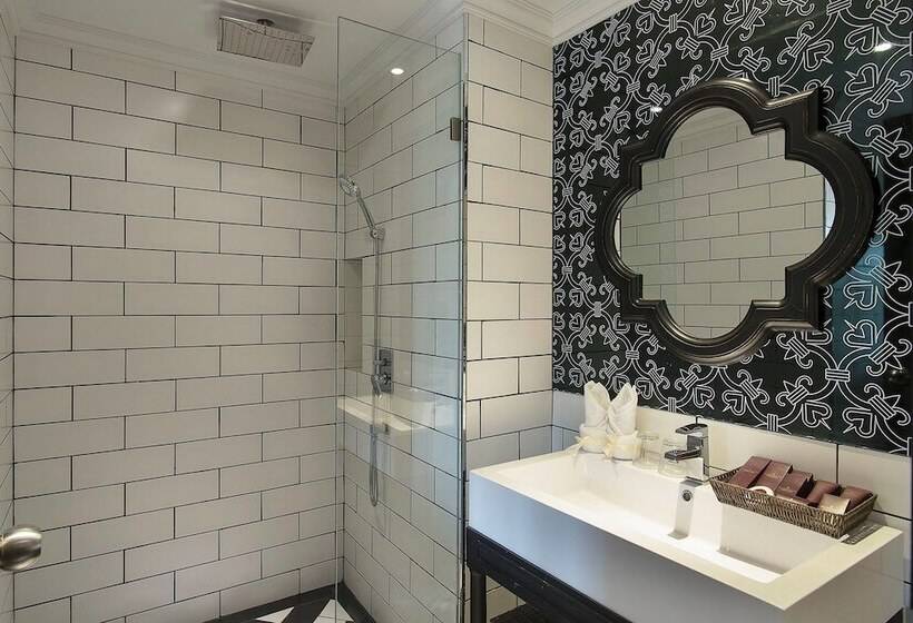 هتل The Symphony Suites Pattaya