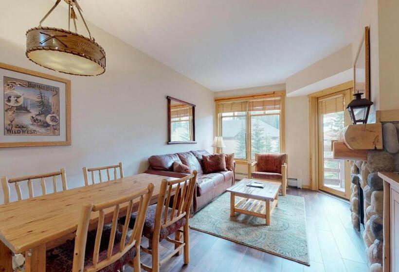 בית מלון כפרי Tucker Mountain Lodge 321